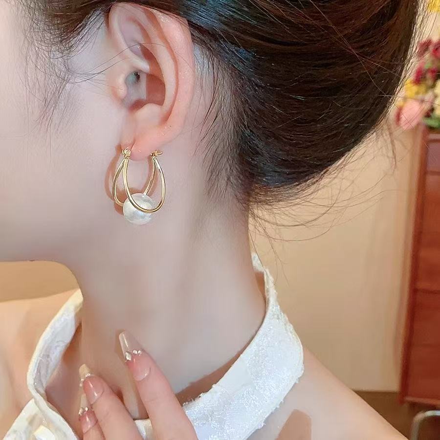 Minimal Pearl Drop Earrings Gold Tone