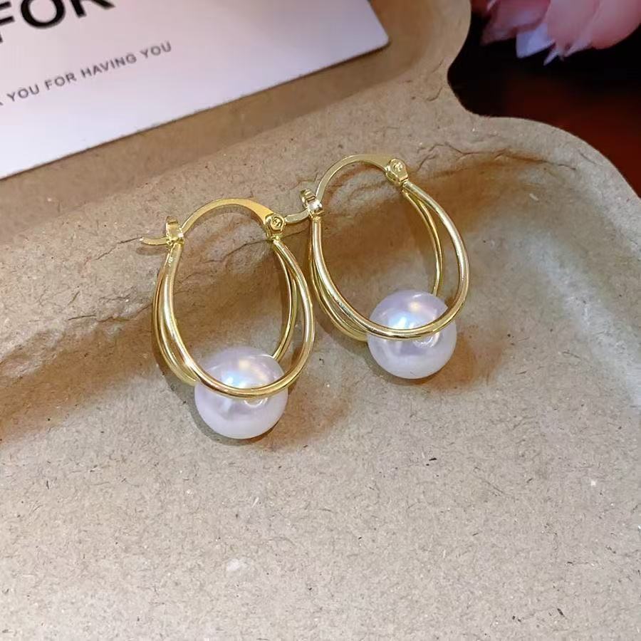 Minimal Pearl Drop Earrings Gold Tone