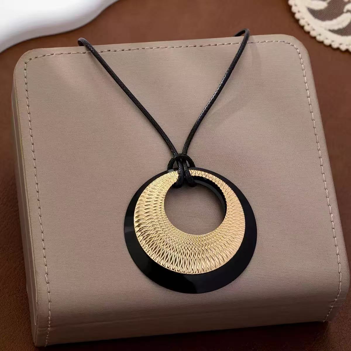 Minimal Hollow Circle Pendant Necklace Wax Rope Chain